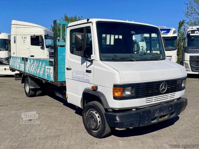  Mercedes-Benz 711 D open truck. 5.10 m long cargo, 3 seats. V...