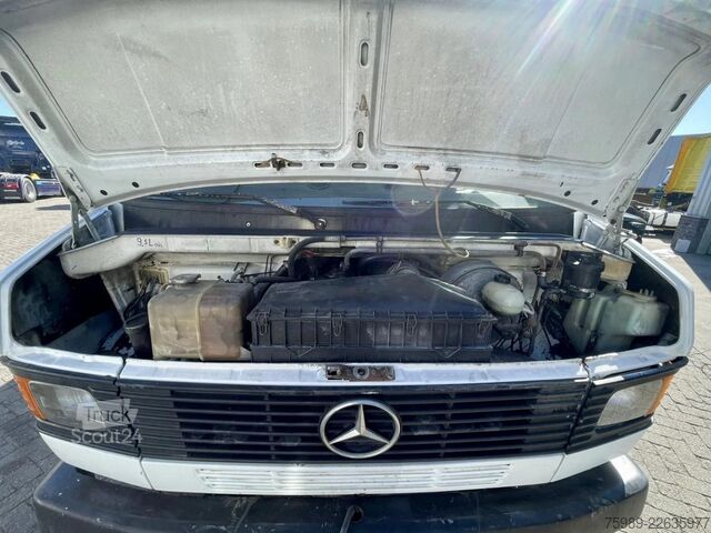  Mercedes-Benz 711 D open truck. 5.10 m long cargo, 3 seats. V...