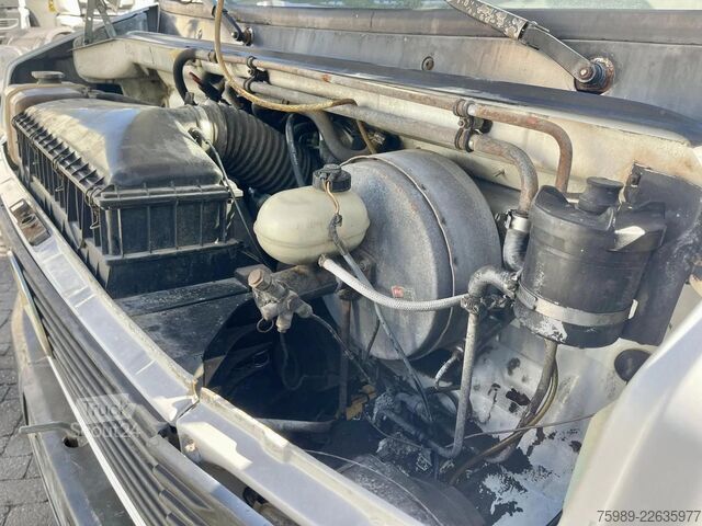 Πλατφόρμα φόρτωσης Mercedes-Benz 711 D open truck. 5.10 m long cargo, 3 seats. V...