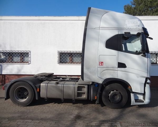 Vakio vetoauto IVECO S-way AS440S 53T/P  Retarder
