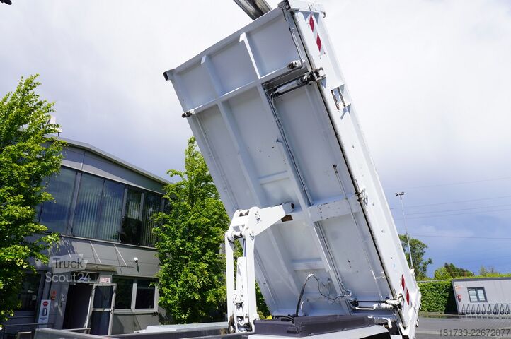 Volquete con Grúa Mercedes-Benz Arocs 3236 8×4/ 90 tho. km / Fassi F155A