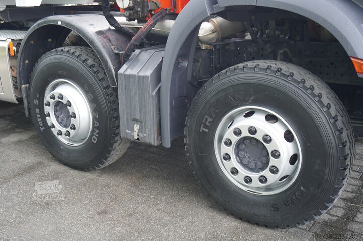 Volquete con Grúa Mercedes-Benz Arocs 3236 8×4/ 90 tho. km / Fassi F155A