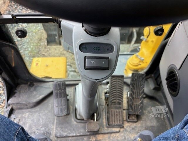 Pelle sur chenilles KOMATSU PW98MR-11