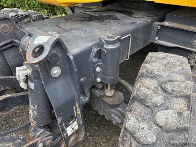 Pelle sur chenilles KOMATSU PW98MR-11