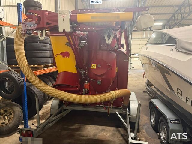 Sugande fordon  Disab SDW-3.5T.55 super sucker on a trailer