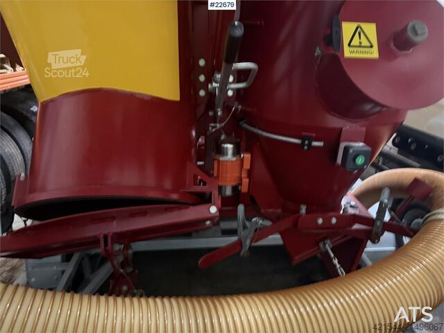 Sugande fordon  Disab SDW-3.5T.55 super sucker on a trailer