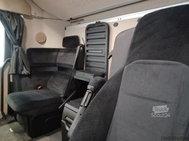 Platformas kravas automašīna ar tentu Mercedes-Benz Actros 1833 L nR Curtainsider