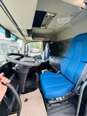 Tovornjak s ploščadjo VOLVO FH 500 8x4 Kran F820 RA2.27 Jib & Winde Sofort