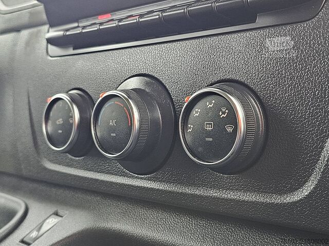 Break cu acoperiș înalt RENAULT MASTER 2.3 L2H2 RED-Edition AC!