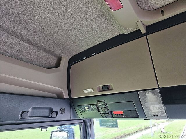 Sliding tarpaulin M.A.N. 26.470 TGX Schuifzeil Laadklep!