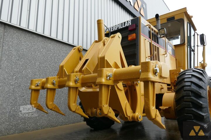 Niveladora Caterpillar 140H Ex-army
