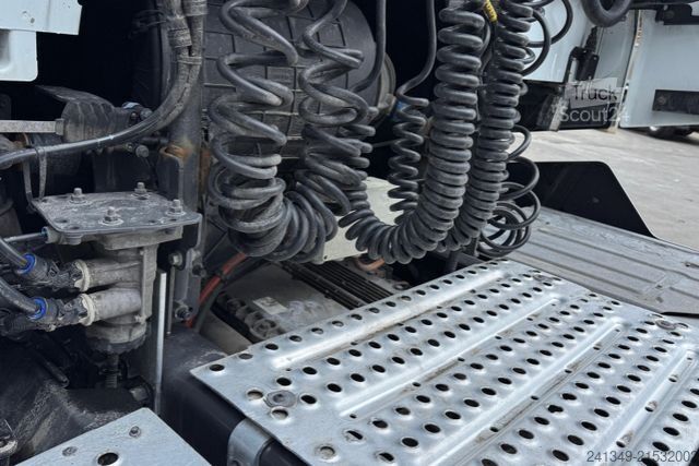 Τυπική μονάδα τράκτορα RENAULT T480 4x2 Standklima