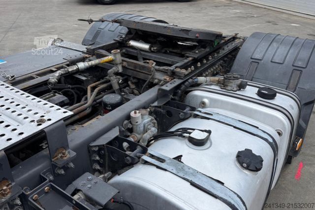 Τυπική μονάδα τράκτορα RENAULT C520 4x4H Hydraulik & Kompressor GHH