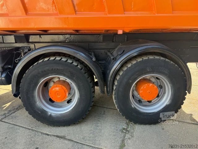 Camion benne MERCEDES-BENZ V8 8X4 Dumper Tipper Spring/Spring ZF Man Gear