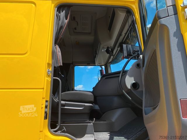 Żuraw samochodowy DAF XF 530 FAN 6X2 Baustoffpritsche mit HYVA HC213E3