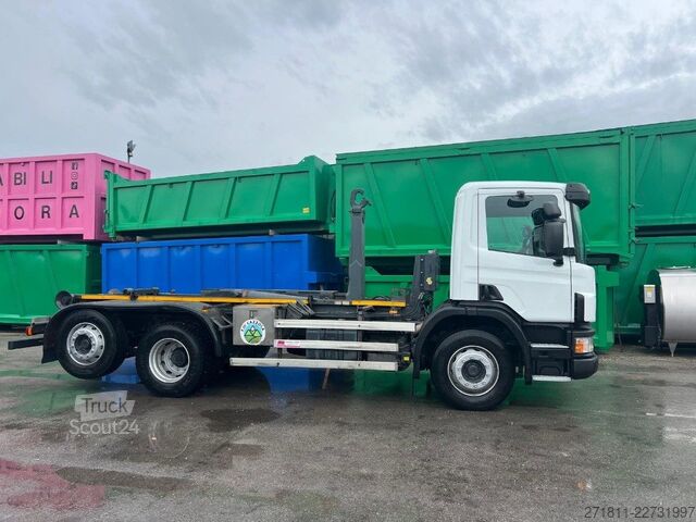 Abrollkipper SCANIA SCANIA CV 94D 260 SCARRABILE USATO