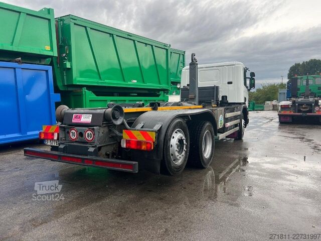 Abrollkipper SCANIA SCANIA CV 94D 260 SCARRABILE USATO