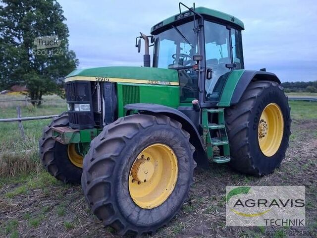 Traktor John Deere 7710