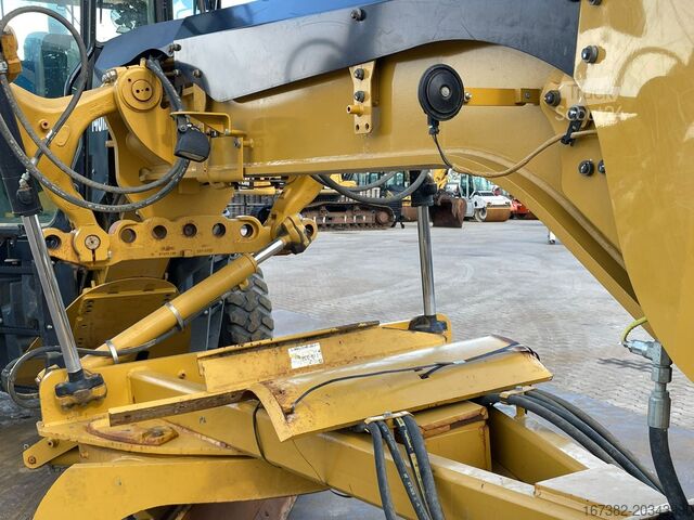 Grader Caterpillar 140M2