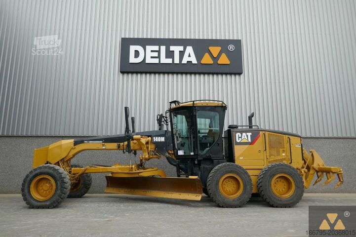 Grader Caterpillar 140M