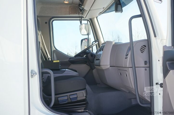 Box truck DAF LF 12.210 18-pallet container with tail