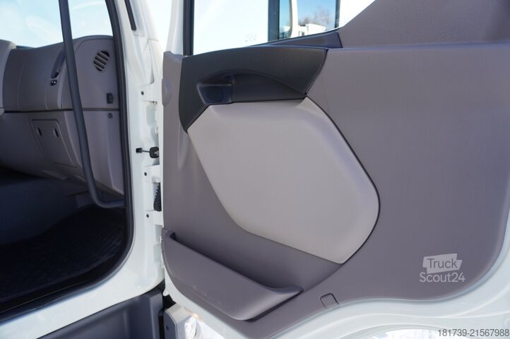 Box truck DAF LF 12.210 18-pallet container with tail