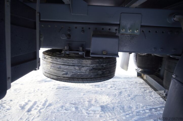 Box truck DAF LF 12.210 18-pallet container with tail