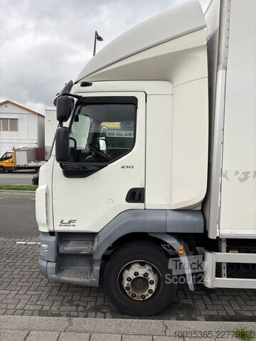Vrachtwagen met bakwagen DAF LF 210 FA