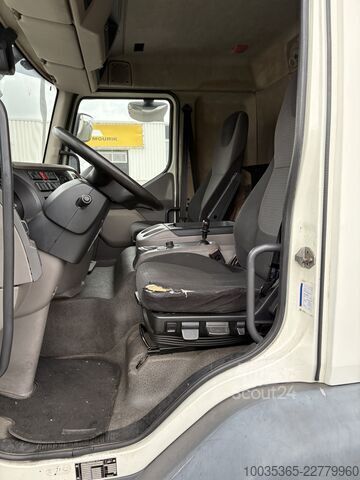 Vrachtwagen met bakwagen DAF LF 210 FA