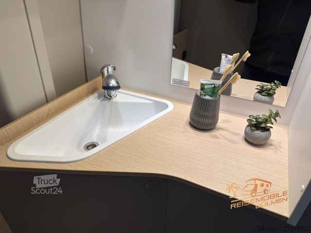 Campervan LMC Innovan Pure 600 Auto. RFK Markise