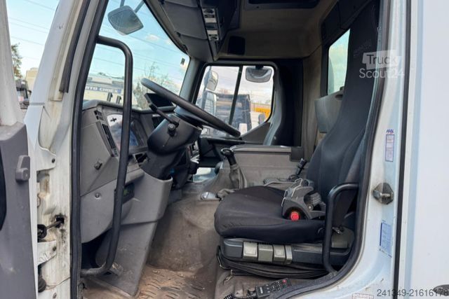 Truck mounted crane RENAULT Premium 320 4x2 Hiab 102-3