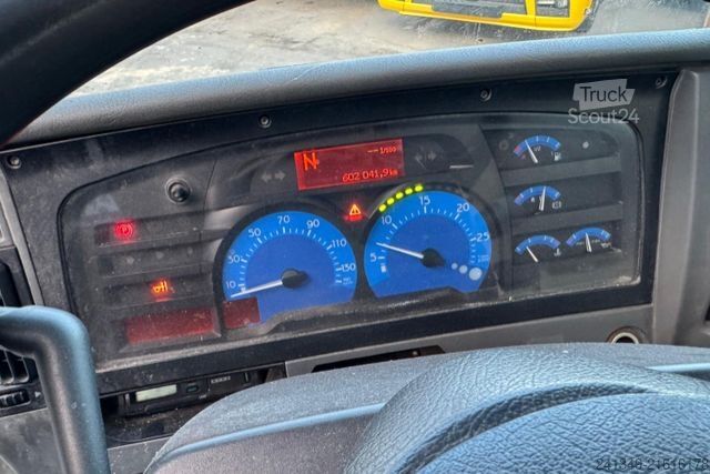 Truck mounted crane RENAULT Premium 320 4x2 Hiab 102-3