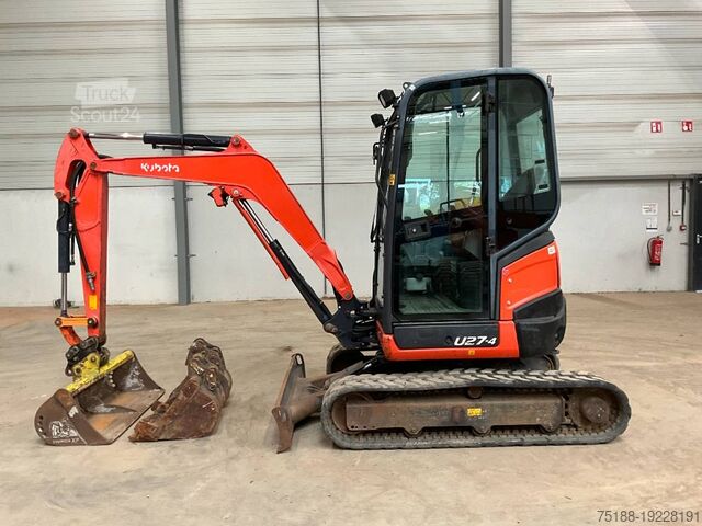 حفارة صغيرة Kubota U 27-4