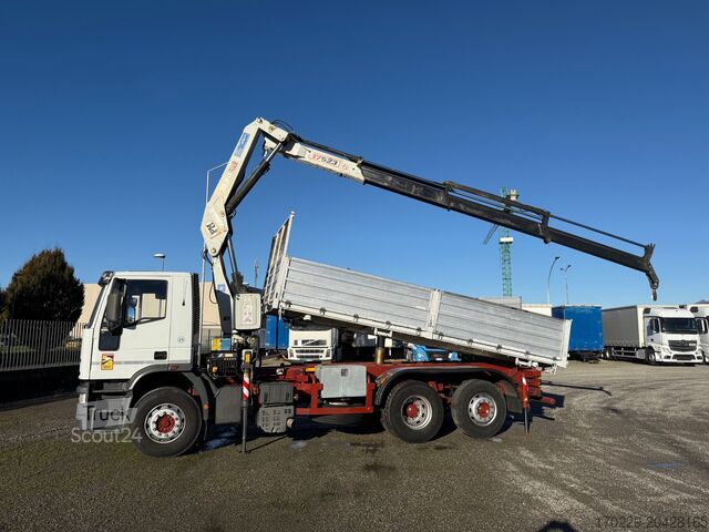 ανατρεπόμενο φορτηγό με γερανό IVECO EUROTECH 180E34