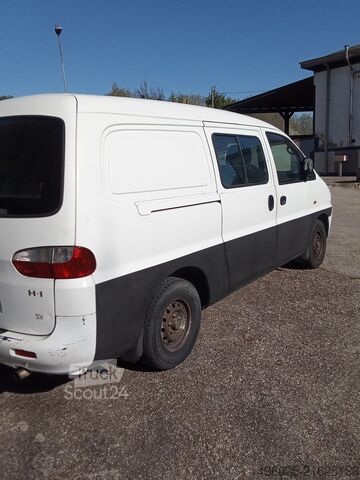 Altı kişilik kamyon Yhundai H1 H1 sei posti