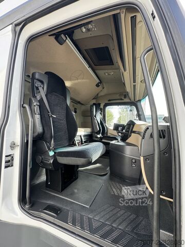 Standardni vlačilec Mercedes-Benz Actros 1845 LS Retarder Euro-6 Sehr gut