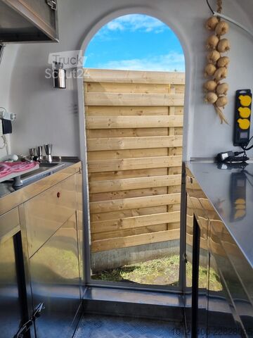 Prekybinė priekaba Foodtruck 