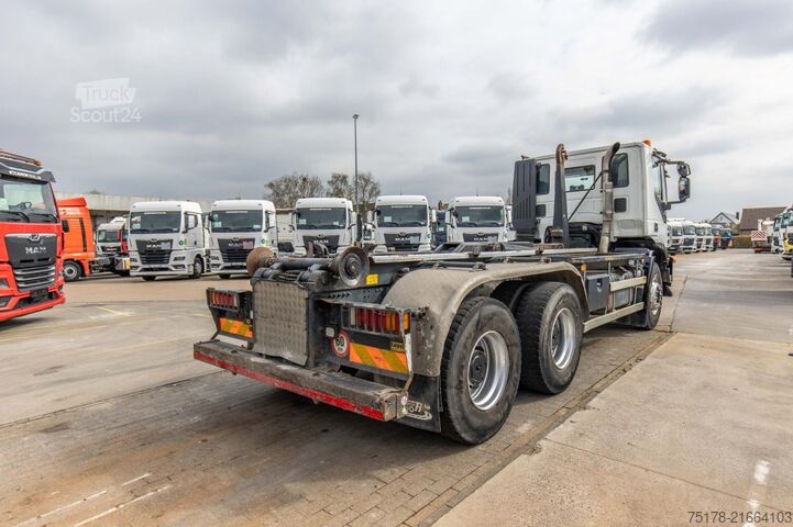 Система крюкових кронштейнів IVECO TRAKKER 410 - 121 499 KM