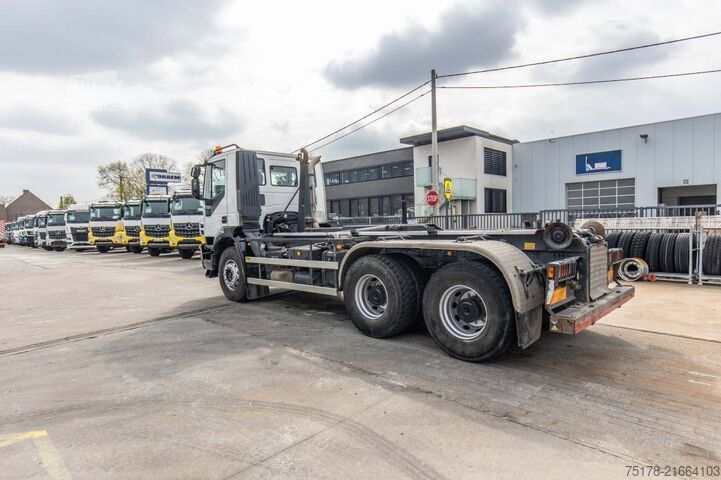 Система крюкових кронштейнів IVECO TRAKKER 410 - 121 499 KM