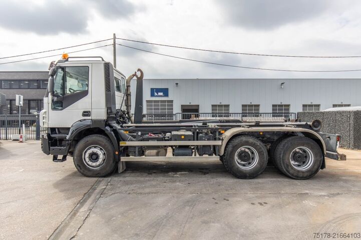 Система крюкових кронштейнів IVECO TRAKKER 410 - 121 499 KM