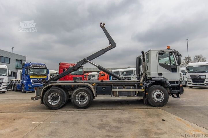 Система крюкових кронштейнів IVECO TRAKKER 410 - 121 499 KM