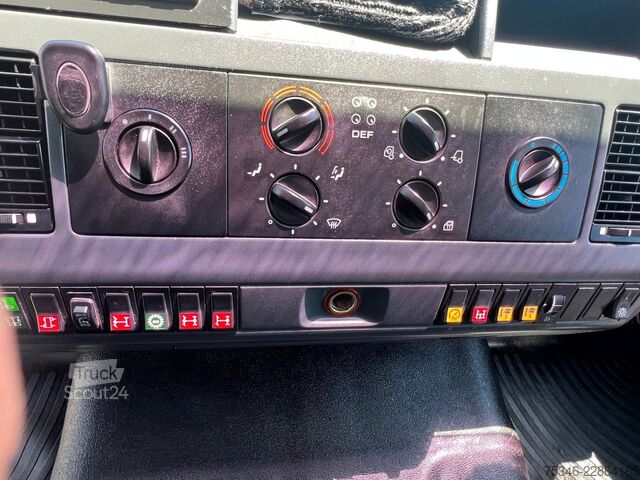Traktor MAN L90 18.284 4x4 LOF Kipper/Kran/47 tkm/HA gelenkt