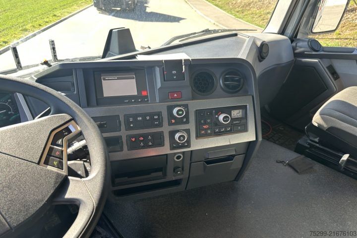 Standardni tegljač Renault T460 4x2 Retarder / Swiss-Vehicle