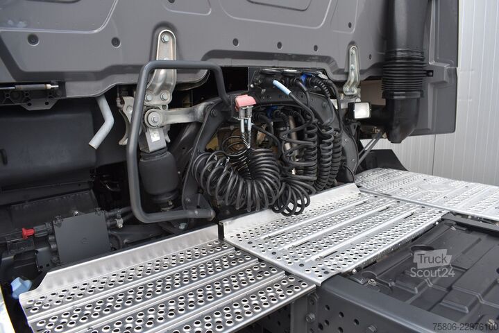 Стандартный седельный тягач MERCEDES-BENZ Actros 1863 LS GIGA Retarder TOP  1'661h Stunden