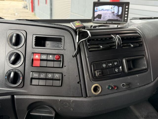 Szarvasmarha-szállító teherautó MERCEDES-BENZ Atego 1524 Kadaver FASSI Kran Kipphydr. Klima