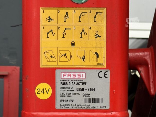 Szarvasmarha-szállító teherautó MERCEDES-BENZ Atego 1524 Kadaver FASSI Kran Kipphydr. Klima