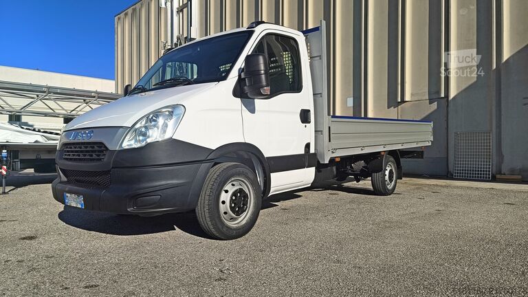 Autocarro con cassone fisso Iveco Daily 35