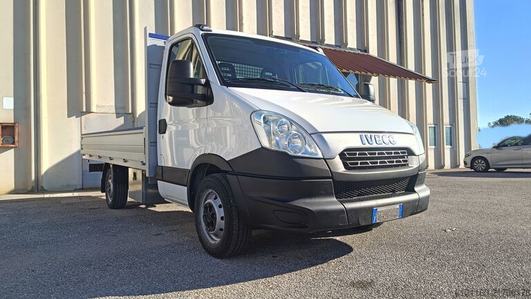Autocarro con cassone fisso Iveco Daily 35
