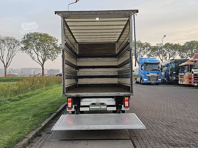 Valigia MERCEDES-BENZ SPRINTER 516 Bakwagen Laadklep!