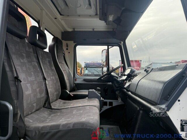 Lastebil med plan Unimog U4000 4x4 Palfinger Kran PK10501 Hakenhöhe 11,5M